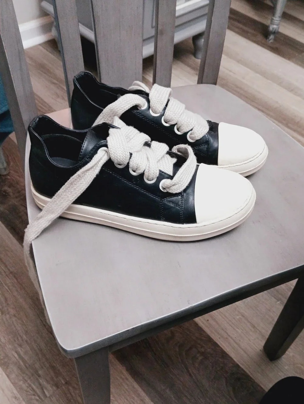 Men's Size 9.5 Black & White Low-Top Sneakers with Grey Laces